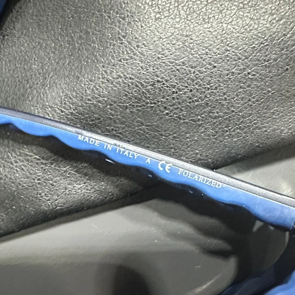 CHANEL Sunglasses in Navy Blue with Royal blue accents - Picture 7 of 8